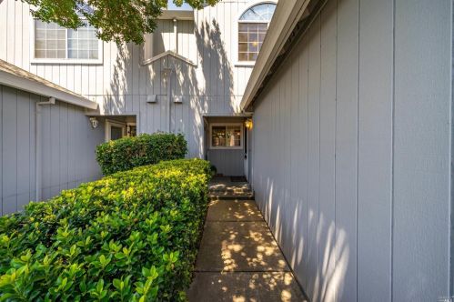 1762 Marlow Rd, Santa Rosa, CA 95401-4134