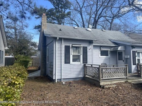 691 Mantoloking Rd, Bricktown, NJ 08723-5477