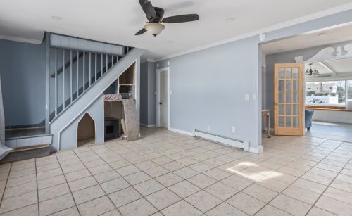 24 Raynor St, Babylon, NY 11704-8026