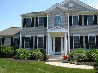 241 Bristol Ferry Rd, Portsmouth, RI 02871-1964