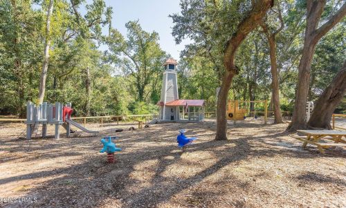 121 Bartram Dr, Beaufort SC  29902-5700 exterior