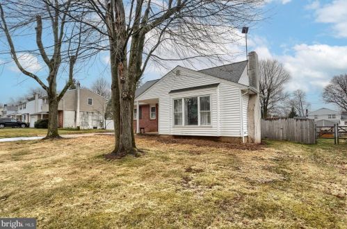 814 Sycamore Dr, Lansdale PA  19446-3128 exterior