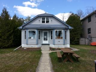 4763 Riverview Dr, Hubertus, WI 53033-9776