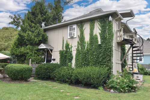 661 Lake Shore Dr, Lake Geneva WI  53147-2124 exterior