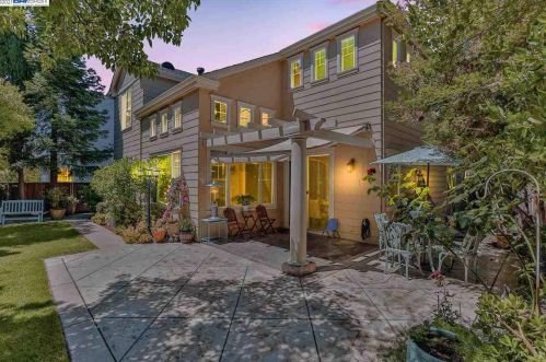 330 Langton Ct, San Ramon CA  94582-4692 exterior