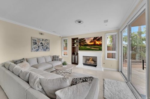 6471 Morningside Dr, Huntington Beach CA  92648-6106 exterior