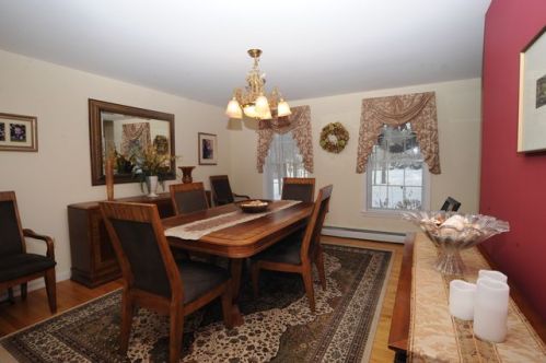 53 Willow St, Dover, NH 03820-5806
