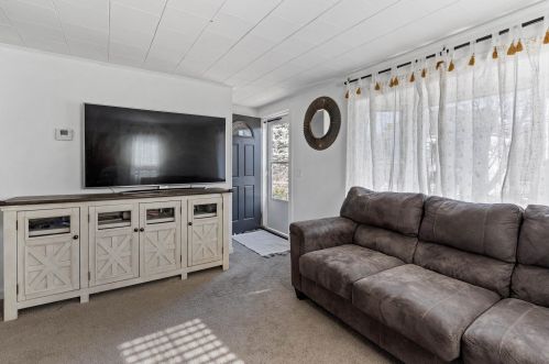 15 Sawyer St, Nashua NH  03060-3740 exterior