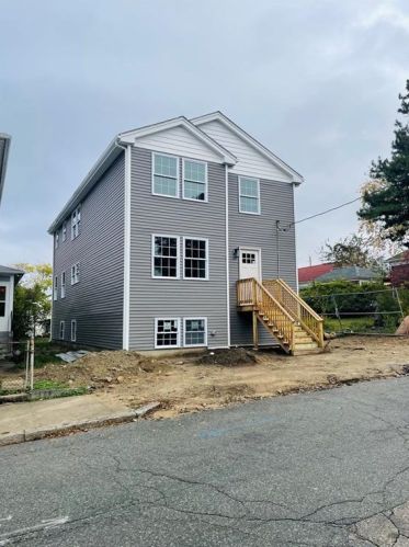 169 Cumberland St, Providence, RI 02908-1431