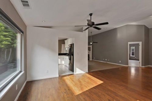 321 La Loma Ave, Modesto CA  95354-1329 exterior