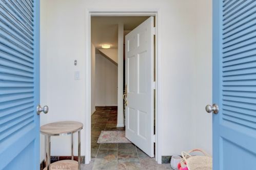 212 41st St, Manhattan Beach CA  90266-3141 exterior