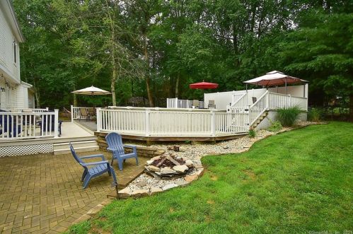 1 Jacobs Hill Rd, Ellington CT  06029-3117 exterior