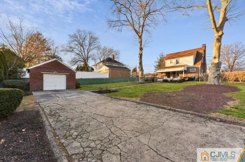 215 Green St, Woodbridge NJ  07095-2005 exterior