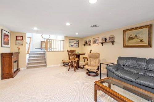 34 Forsythia Ln, Muttontown NY  11753-2337 exterior