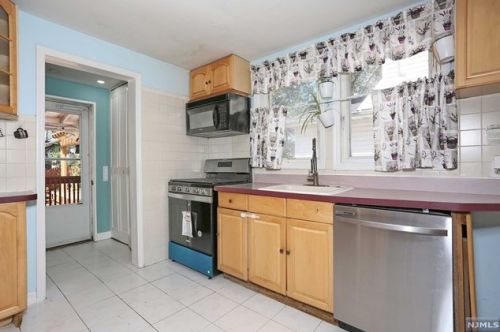 384 Elm Ave, Bogota NJ  07603-1501 exterior