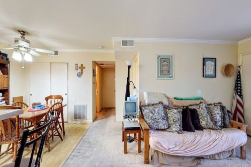 18752 Mandan St, Santa Clarita, CA 91351-3758