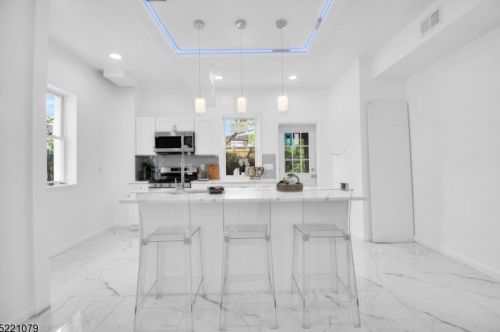 1084 Grove St, Irvington NJ  07111-4123 exterior