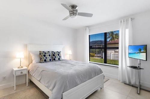 2516 Kings Lake Blvd, Naples FL  34112-5400 exterior