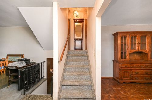 615 Everdell Ave, West Islip, NY 11795-3313