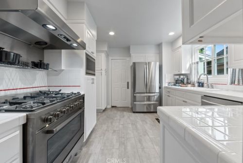 6880 10th St, Long Beach CA  90815-4930 exterior