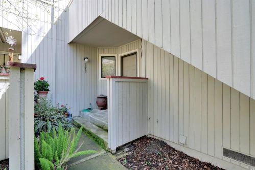 2512 Westberry Dr, Santa Rosa, CA 95403-4135