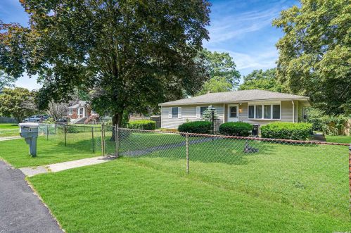24 Pine Bark Rd, Panamoka, NY 11961-2924
