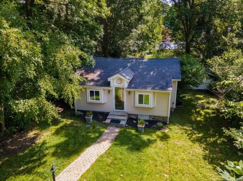 32 Forest Ln, Yorktown Hgts, NY 10598-6508