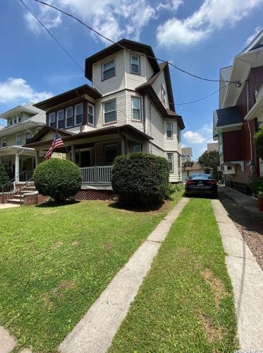 87-53 95th St, Jamaica, NY 11421-2216