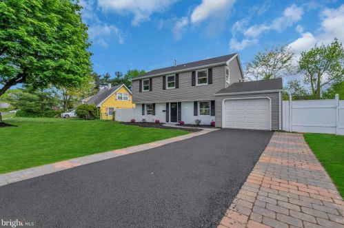 130 Bayberry Ln, Willingboro, NJ 08046-1645