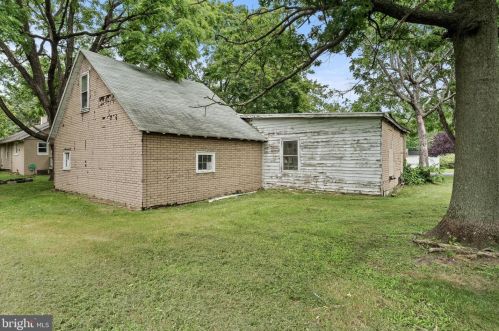 302 Franklin Ave, Beverly NJ  08010-1808 exterior