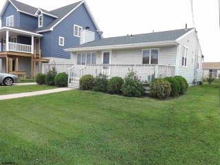 417 Shore Dr, Brigantine City, NJ 08203-2419
