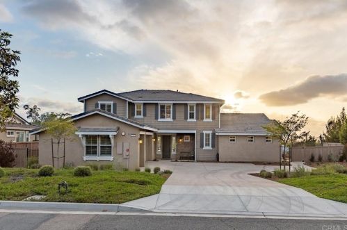 2405 Vista Mountain Dr, Vista, CA 92084-5848
