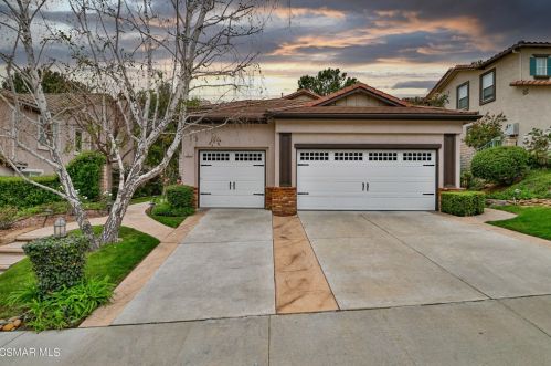 434 Woodland Rd, Simi Valley, CA 93065-8210