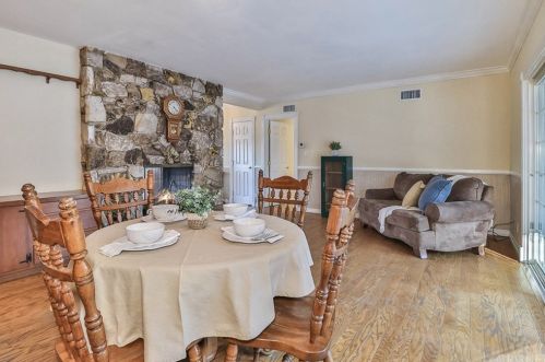 1229 Carmel Dr, Simi Valley CA 93065-4118 exterior