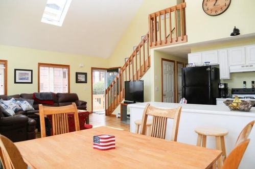 853 Boston Neck Rd, South Kingstown RI  02882-2904 exterior