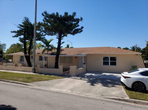 701 30th St, Hialeah, FL 33012-5332