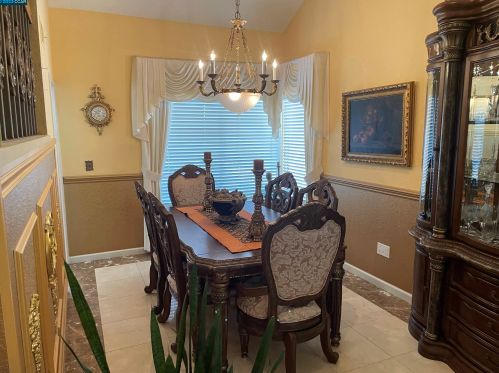 2534 Alamo St, Pinole, CA 94564-1448