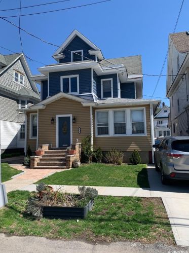 87-65 95th St, Jamaica NY  11421-2216 exterior