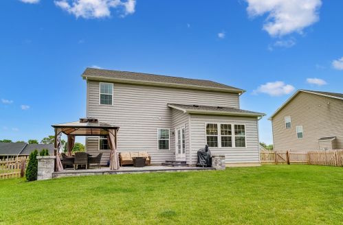 137 Irongate Dr, Englewood, OH 45322-9782