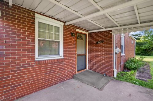 716 Lochinvar Dr, Pittsburgh, PA 15237-5656