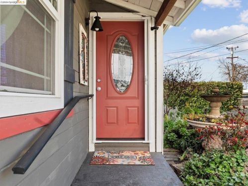 262 Fitzpatrick Rd, Oakland, CA 94603-1052