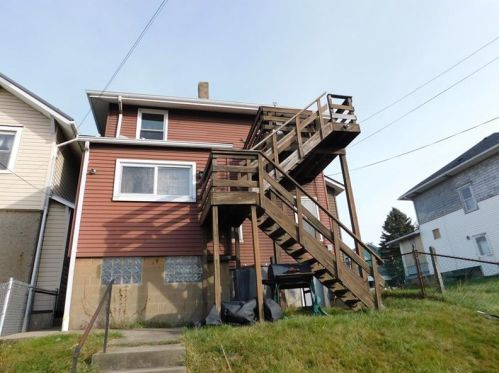 673 Ridge Ave, New Kensington, PA 15068-5513