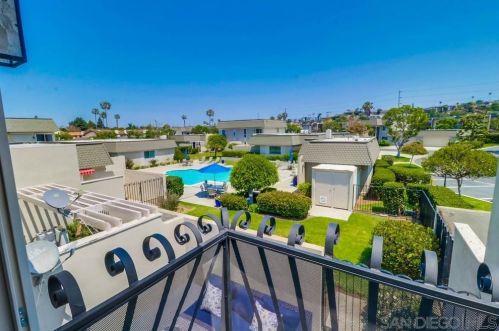 3104 Orleans, San Diego CA  92110-5947 exterior