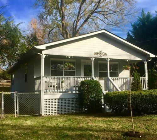 2208 Bradshaw Garden Rd, Knoxville, TN 37912-5884