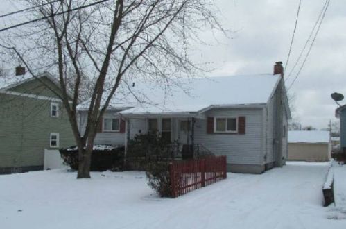 7822 2nd St, Masury, OH 44438-1435