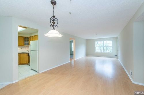 1352 Paddington Rd, Mahwah NJ  07430-3258 exterior