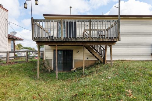 42 Meadow Wood Dr, Florence KY  41042-9323 exterior