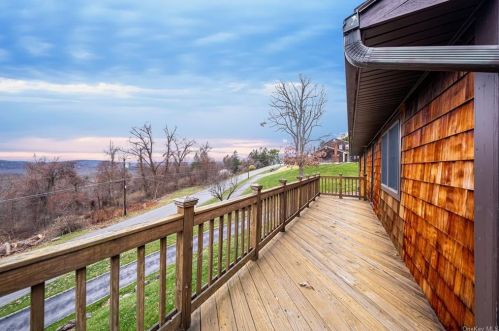 22 Panorama Dr, Patterson NY  12563-2305 exterior