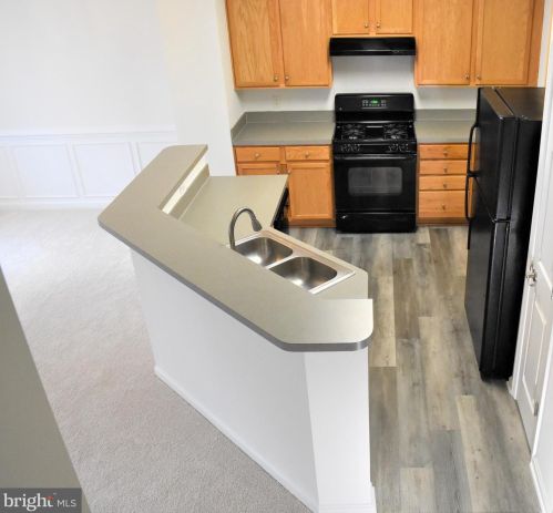 6807 Sabbarton Pl, Gainesville VA  20155-6226 exterior