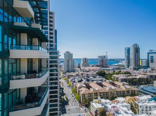 555 Front St, San Diego CA  92101-6700 exterior